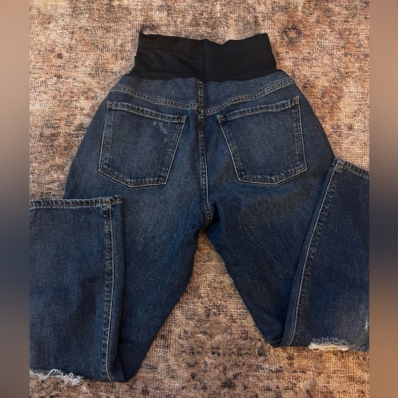 Old Navy Maternity Boyfriend Jeans 8 Short - Picture 2 of 3